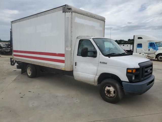 2017 Ford Econoline E350 Super Duty Cutaway Van