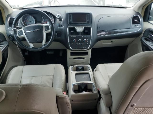 2016 Chrysler Town & Country LX