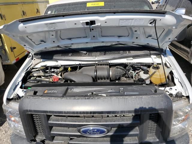 2017 Ford Econoline E450 Super Duty Cutaway Van