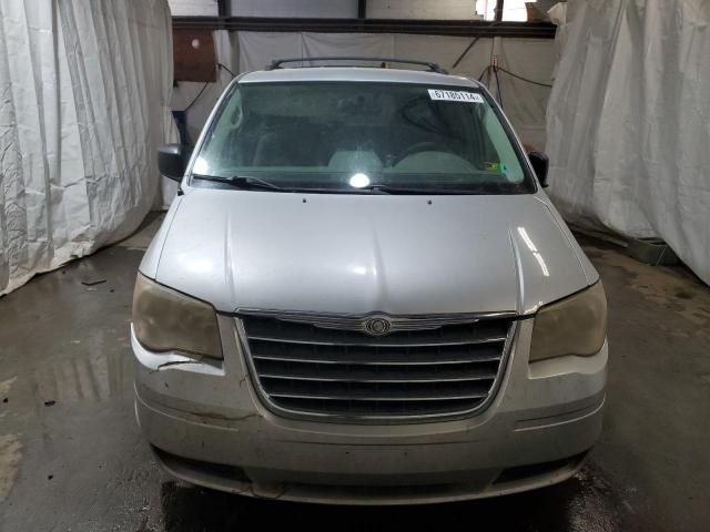 2010 Chrysler Town & Country LX