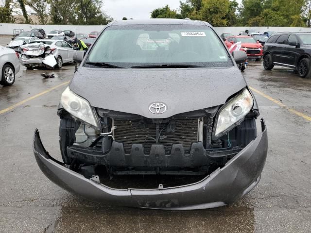 2011 Toyota Sienna LE