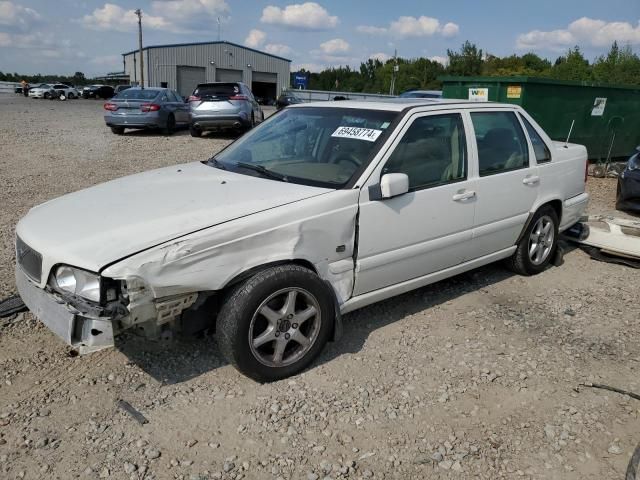 2000 Volvo S70 Base