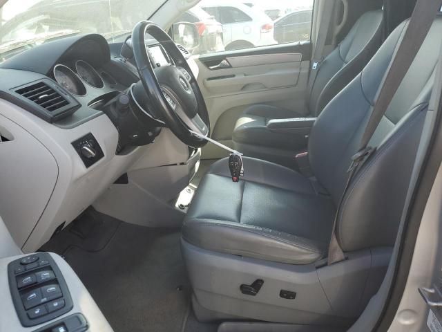 2011 Volkswagen Routan SE