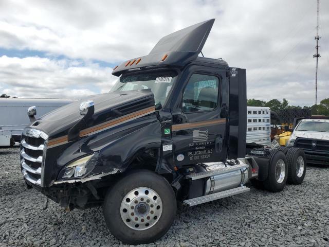 2020 Freigliner Cascadia 126