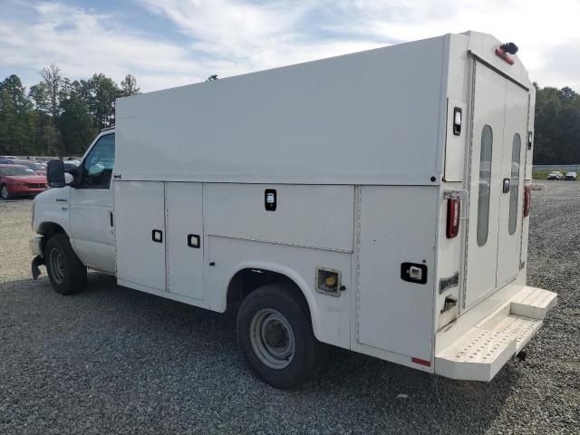 2017 Ford Econoline E350 Super Duty Cutaway Van