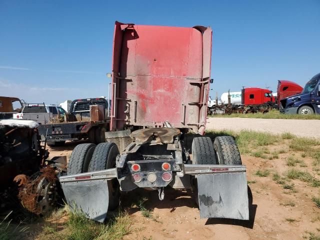 2000 Freightliner Conventional FLD120