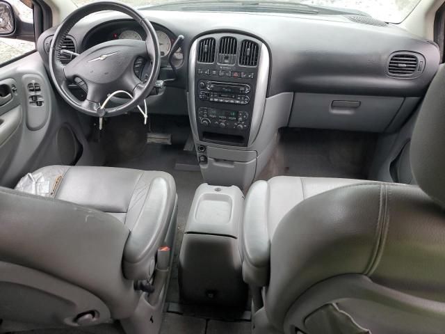 2005 Chrysler Town & Country Touring