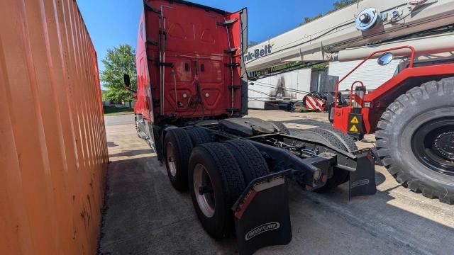 2020 Freightliner Cascadia 126