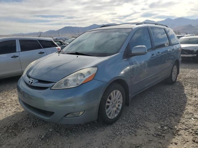 2010 Toyota Sienna XLE