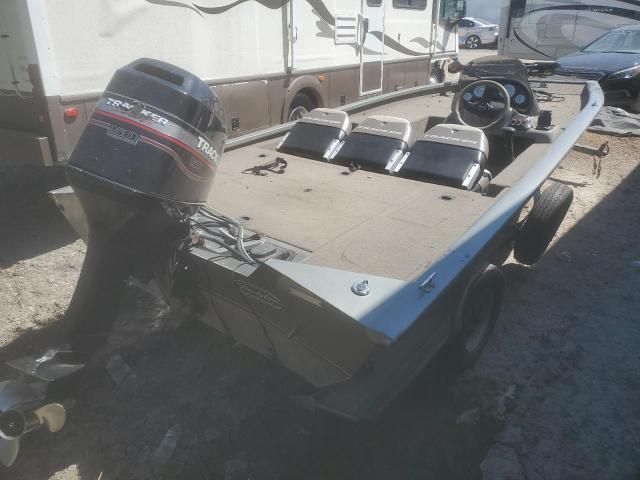 2004 Tracker Boat