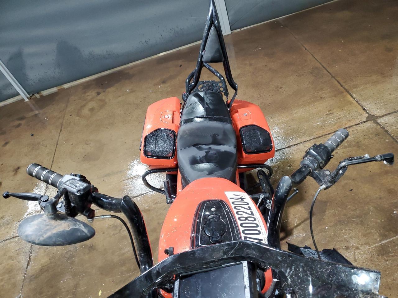 2024 Indian Motorcycle Co. Challenger Darkhorse W/POWERBAND Audio For