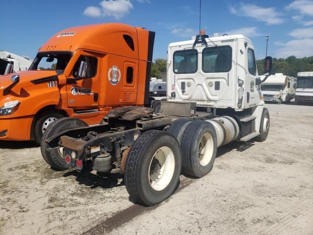 2014 Freightliner Cascadia 125