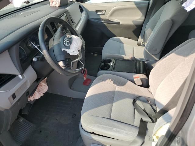 2019 Toyota Sienna LE