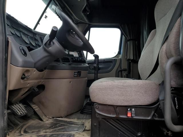 2013 Freightliner Cascadia 125