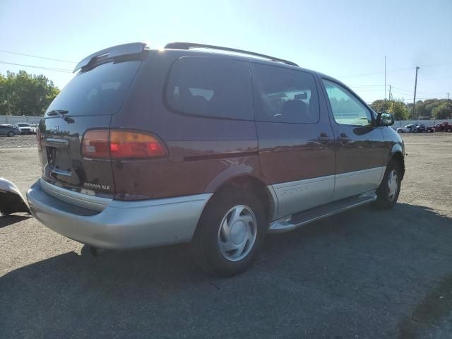 2000 Toyota Sienna LE