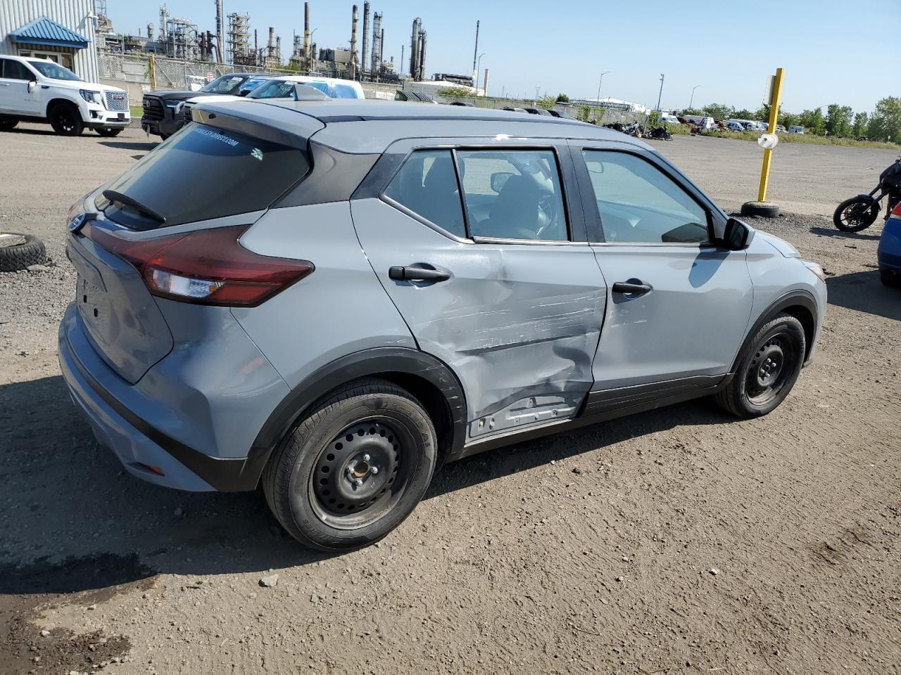 2021 Nissan Kicks s