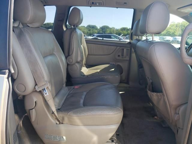 2004 Toyota Sienna XLE