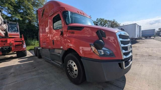 2020 Freightliner Cascadia 126