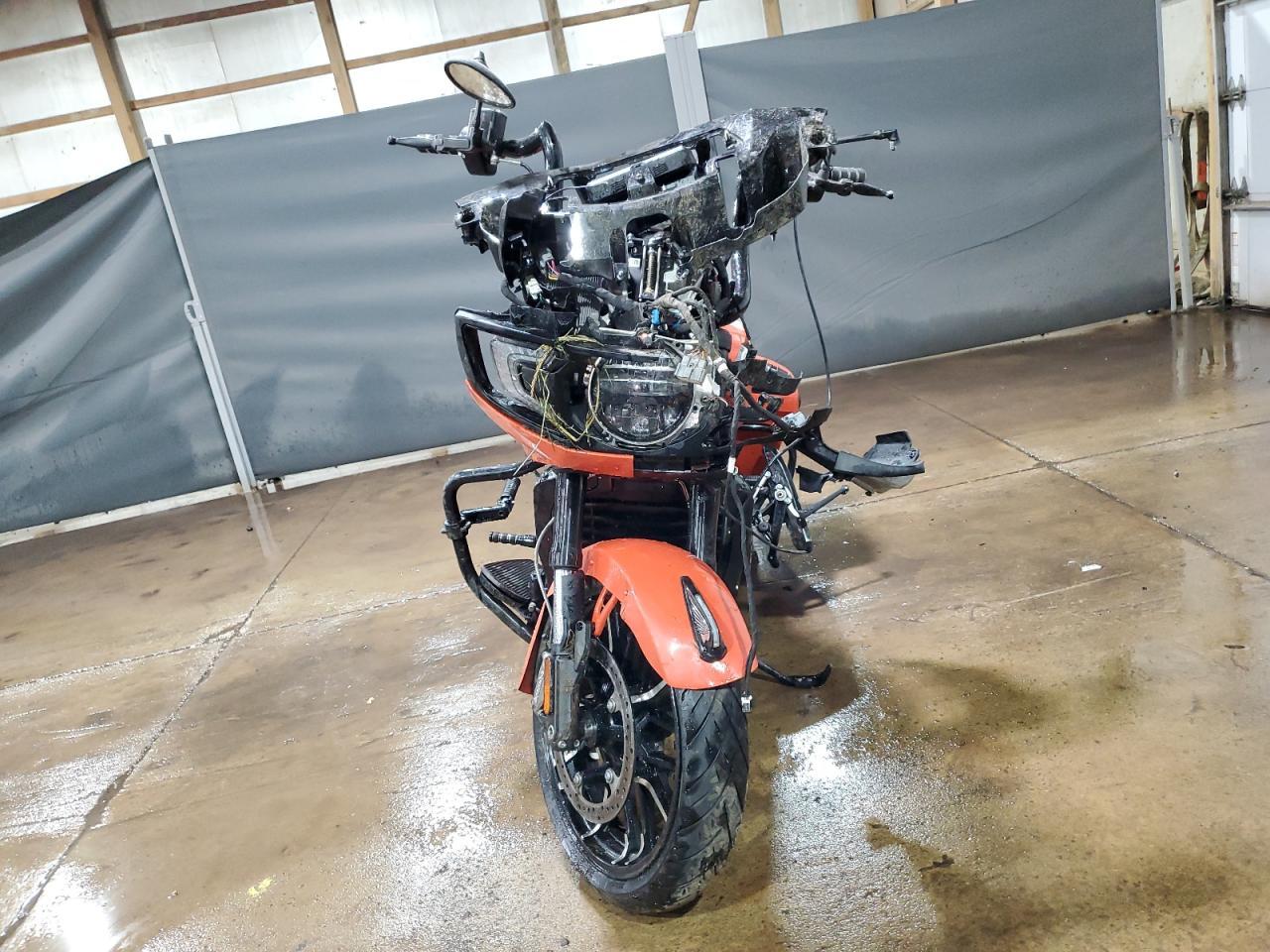 2024 Indian Motorcycle Co. Challenger Darkhorse W/POWERBAND Audio For