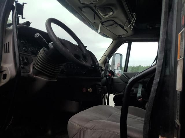 2011 Peterbilt 387 Semi Truck