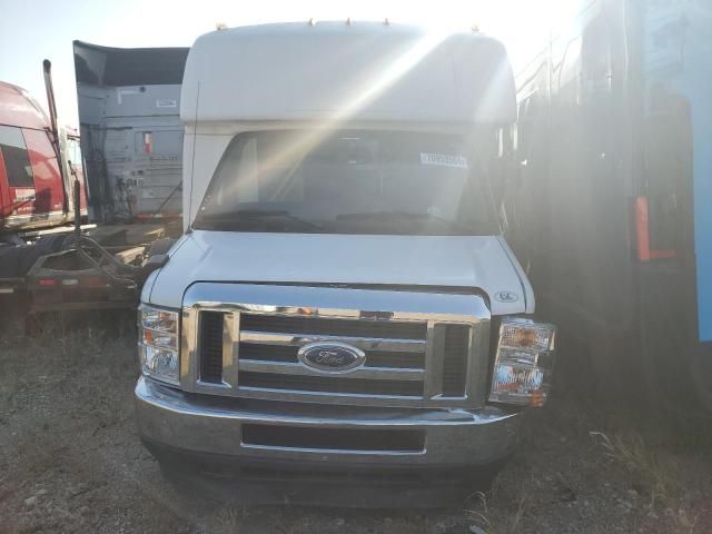 2021 Ford Econoline E450 Super Duty Cutaway Van