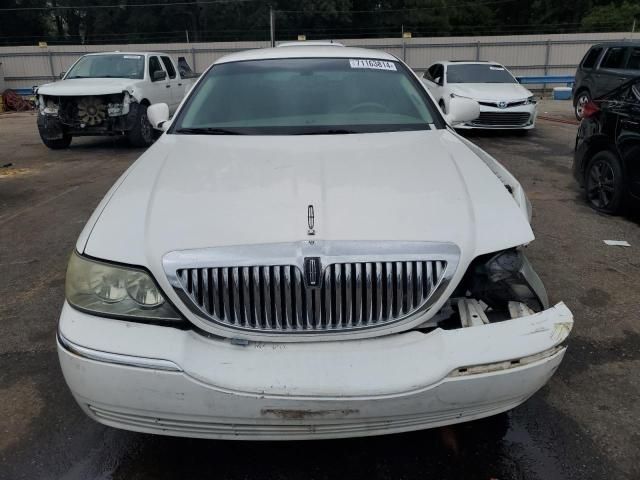 2004 Lincoln Town Car Executive