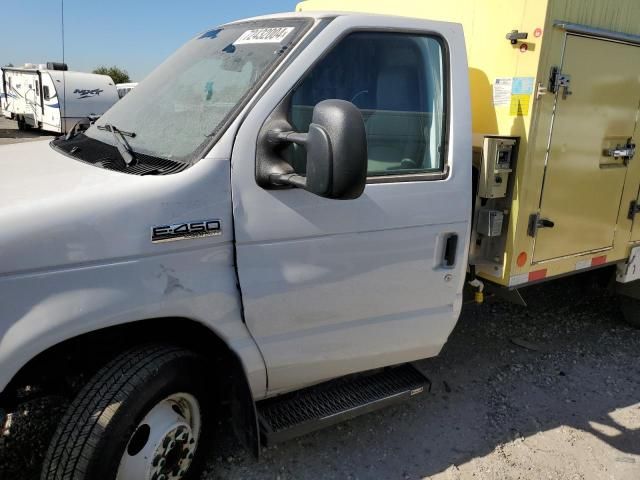 2017 Ford Econoline E450 Super Duty Cutaway Van