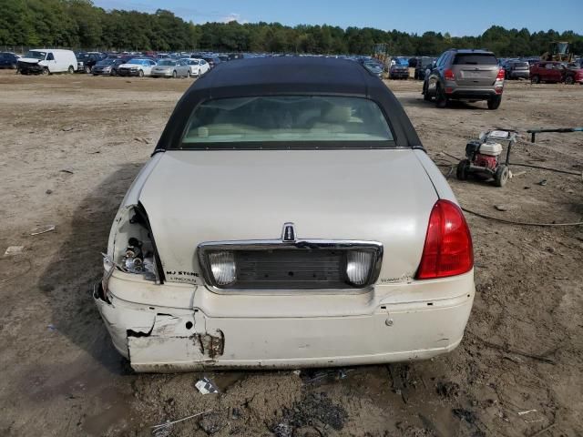 2005 Lincoln Town Car Signature Limited