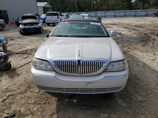 2005 Lincoln Town Car Signature Limited