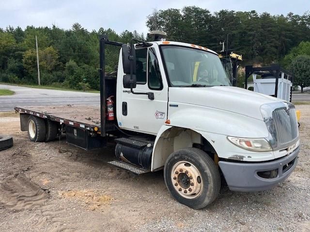 2009 International 4000 4400 LP