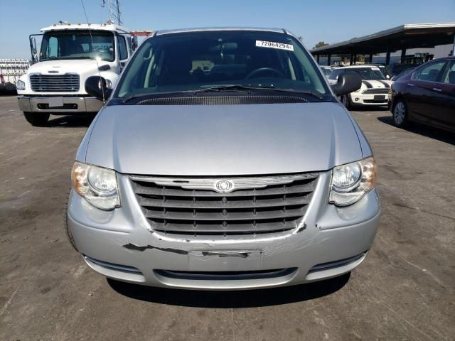 2007 Chrysler Town & Country LX