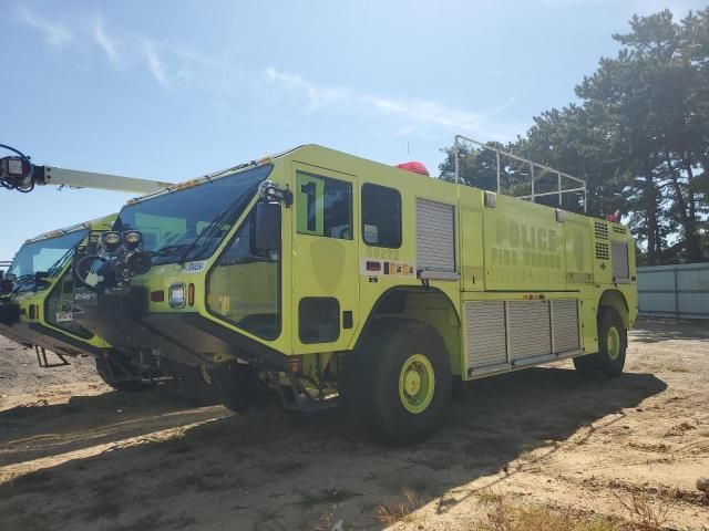 2003 Oshkosh Motor Truck Co. Low Tilt T