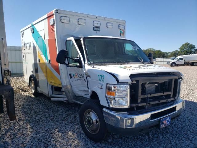 2021 Ford Econoline E450 Super Duty Cutaway Van