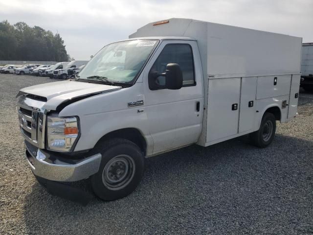 2017 Ford Econoline E350 Super Duty Cutaway Van