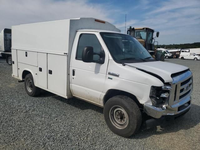 2017 Ford Econoline E350 Super Duty Cutaway Van