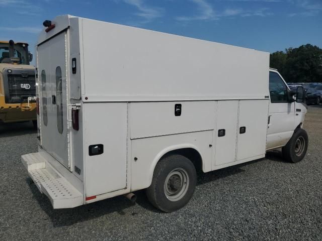 2017 Ford Econoline E350 Super Duty Cutaway Van
