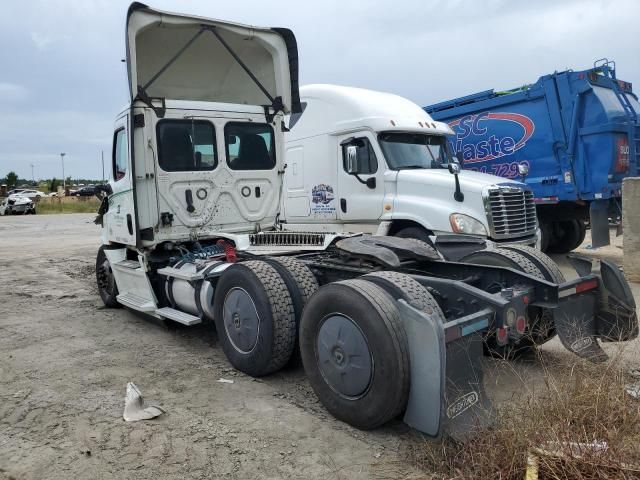 2019 Freightliner Cascadia 126