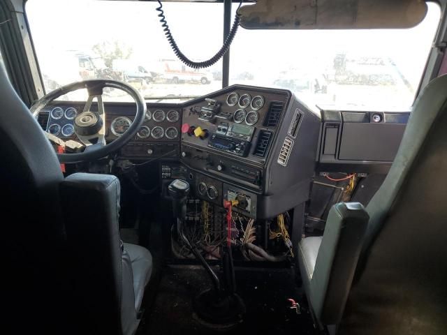 1996 Freightliner Conventional FLD120