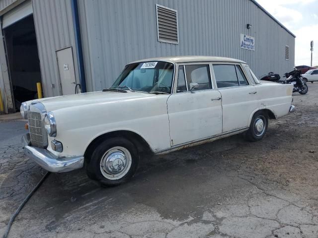 1966 Mercedes-Benz 230