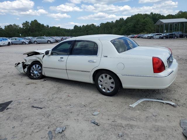 2005 Lincoln Town Car Signature Limited