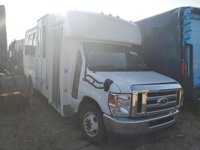 2021 Ford Econoline E450 Super Duty Cutaway Van