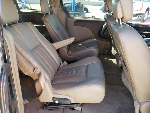 2014 Chrysler Town & Country Touring L