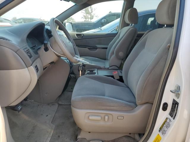 2005 Toyota Sienna CE