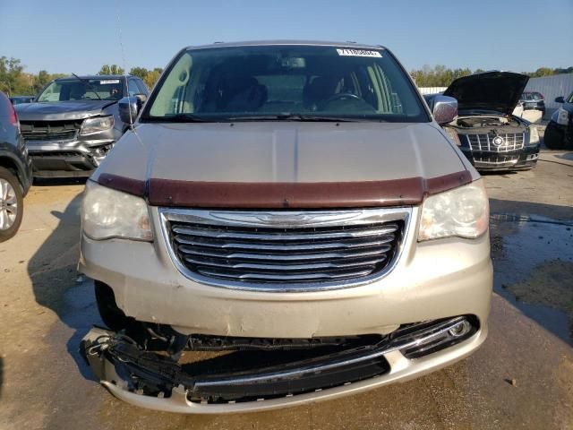 2013 Chrysler Town & Country Touring L