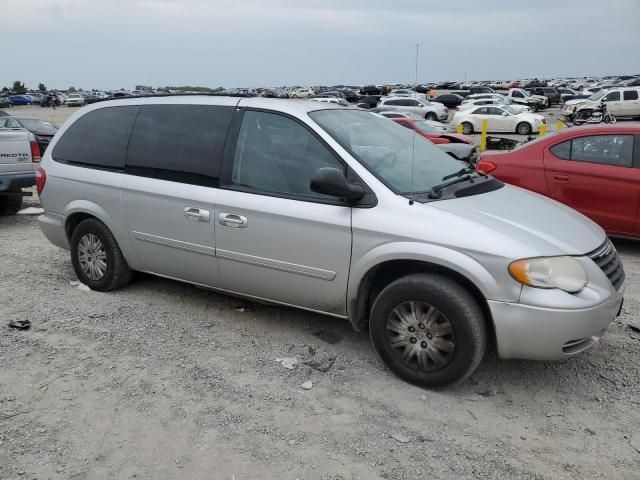 2007 Chrysler Town & Country LX