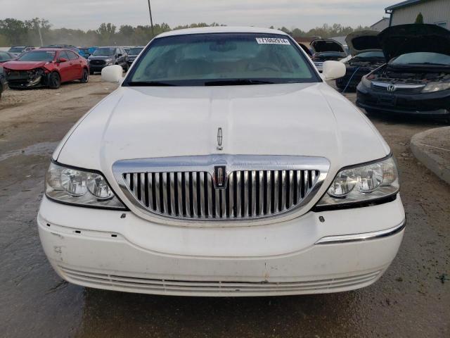 2004 Lincoln Town Car Executive