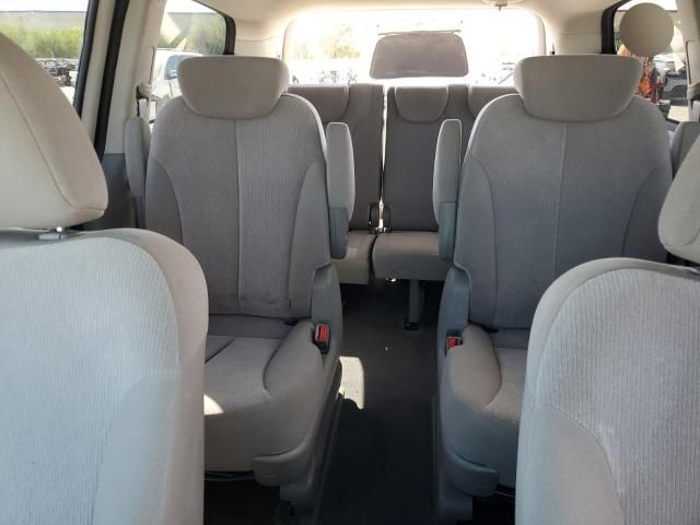 2010 KIA Sedona LX