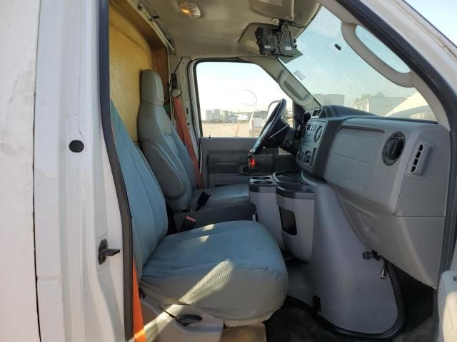 2018 Ford Econoline E450 Super Duty Cutaway Van