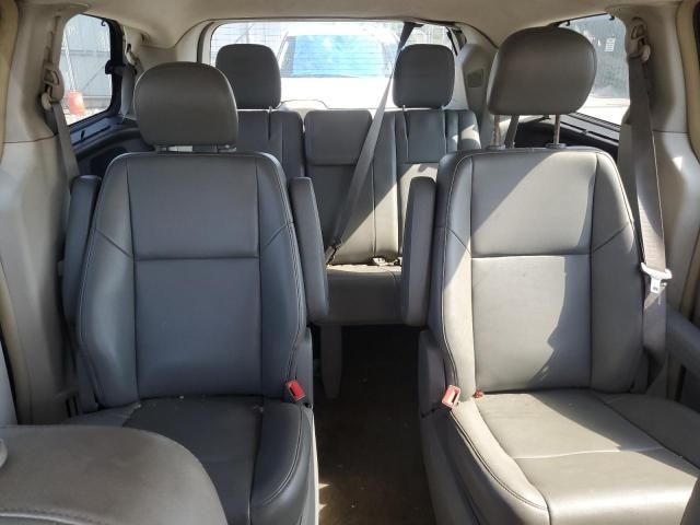 2011 Volkswagen Routan SE