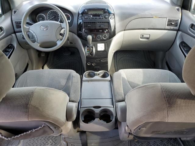 2004 Toyota Sienna CE